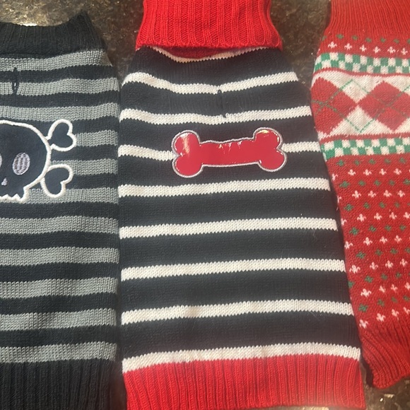 Dog sweaters size medium bundle - Picture 4 of 8